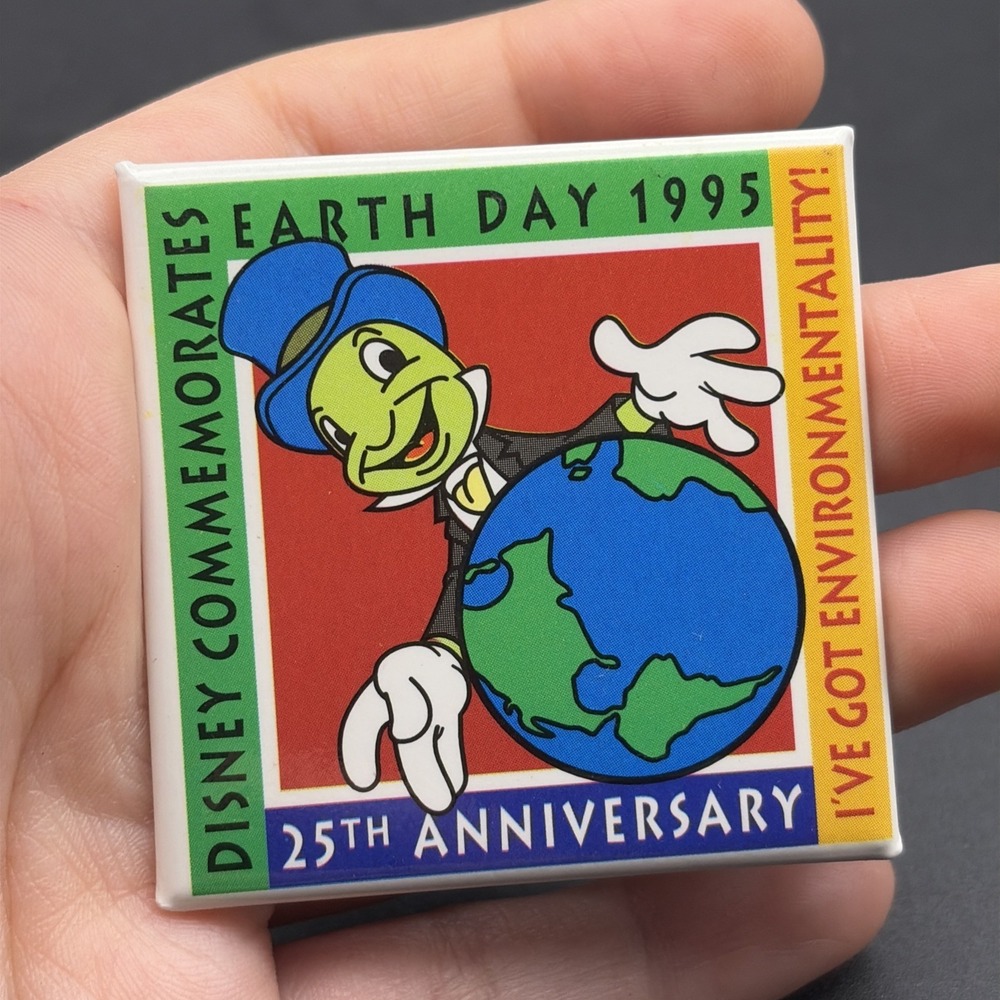 Disney Jiminy Cricket Earth Day 1995 I've‎ Got Environmentality 25 Years Pin